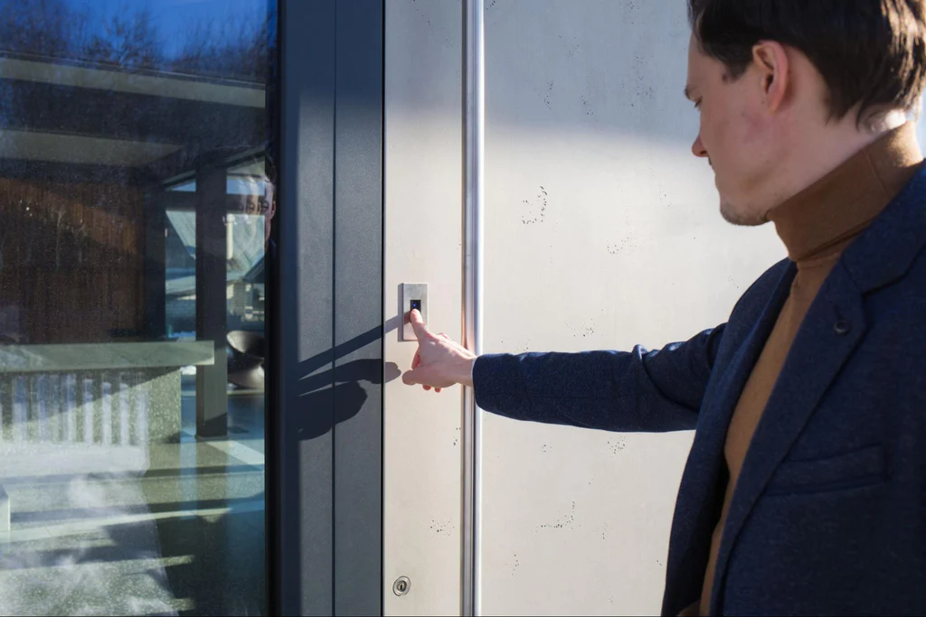 Electronic Smart Locks for Glass Doors